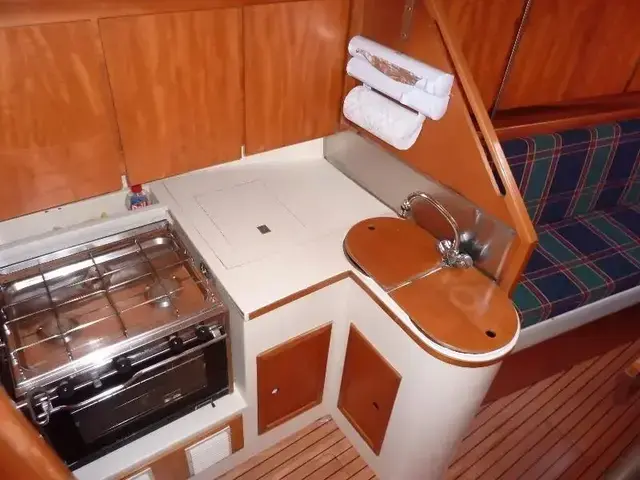 Ferretti Yachts Altura 10