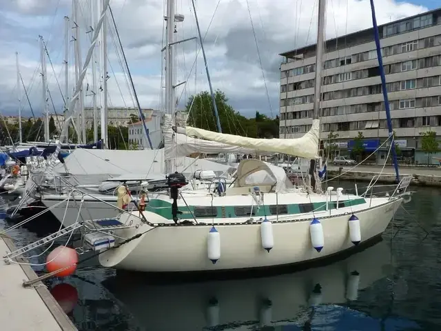 Ferretti Yachts Altura 10