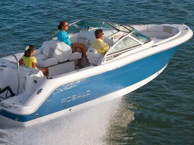 Robalo R227 Dual Console