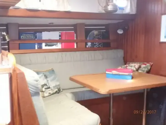 Tayana 37 Pilothouse