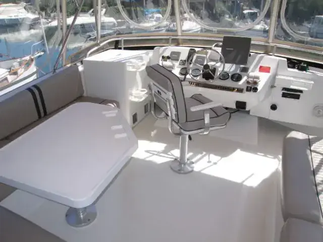 Mainship Trawler 460