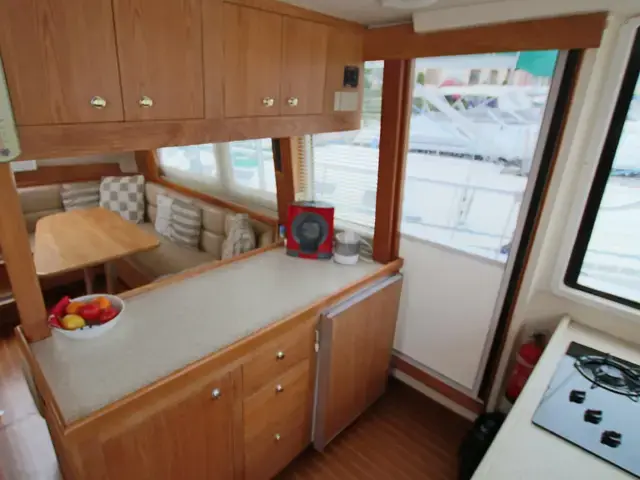 Mainship Trawler 460