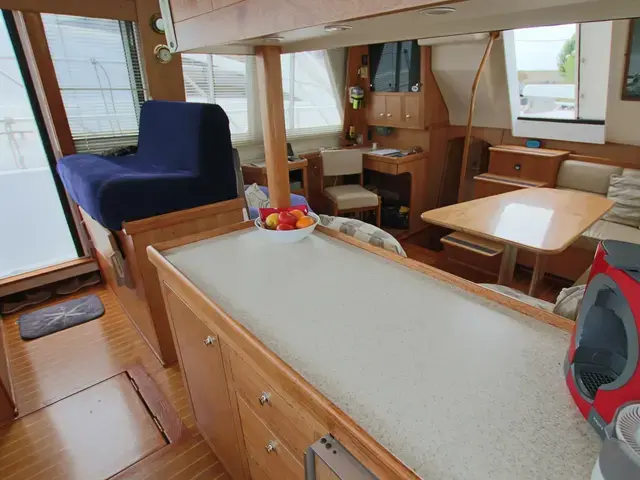 Mainship Trawler 460