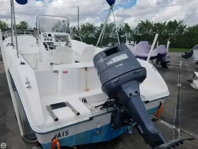 Cobia 204 Center Console