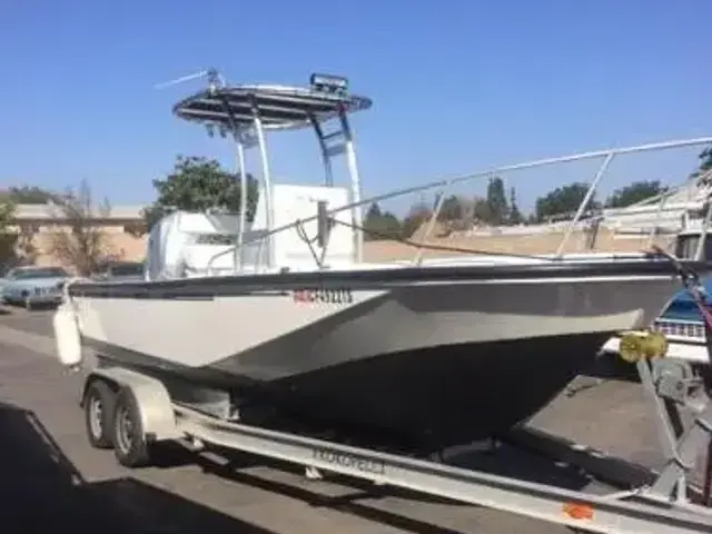 Boston Whaler Guardian