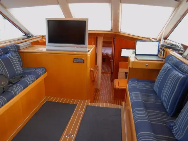 Kanter 65 Pilothouse Bouganvillea