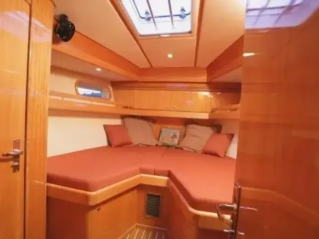 Kanter 65 Pilothouse Bouganvillea