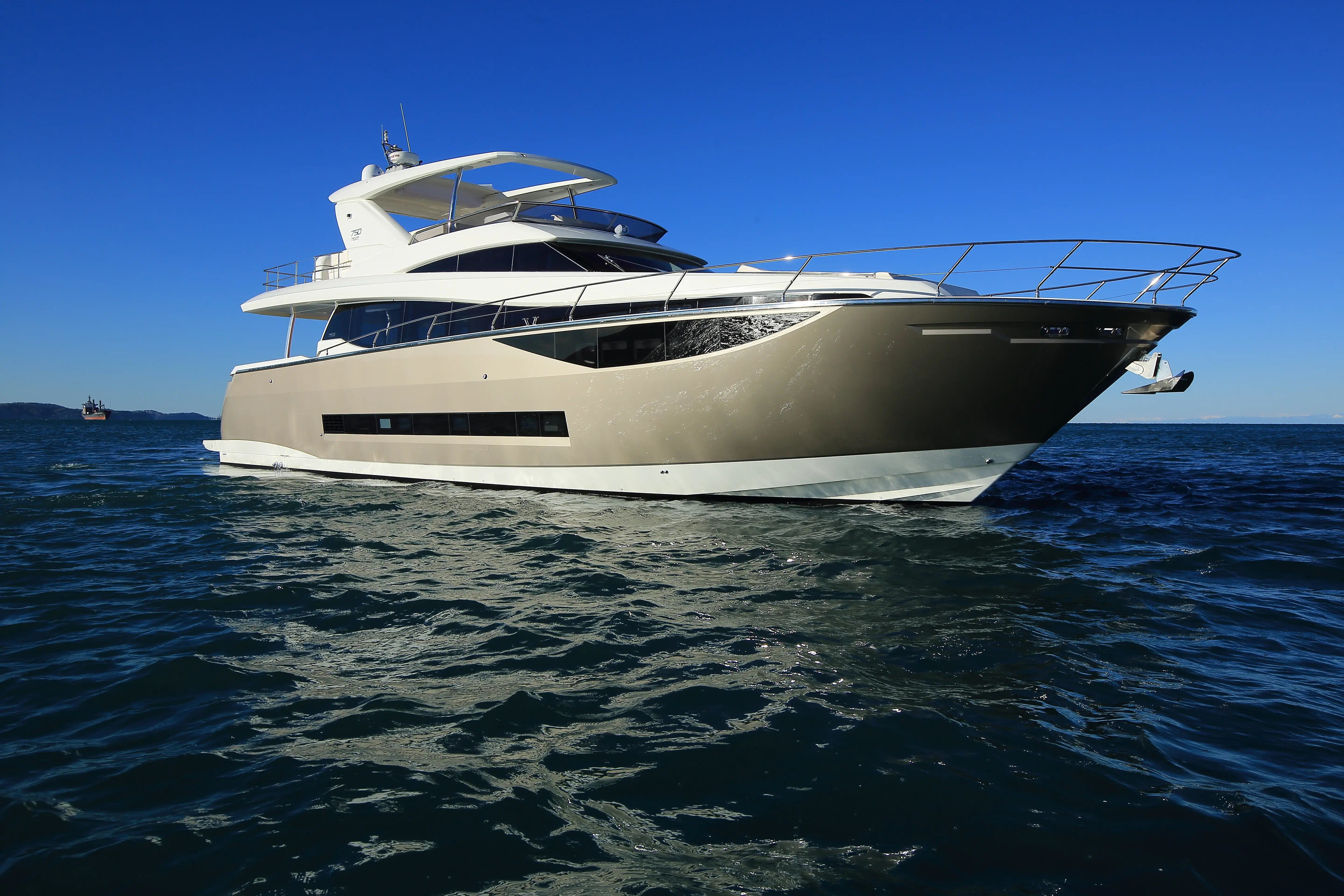 Azimut 750