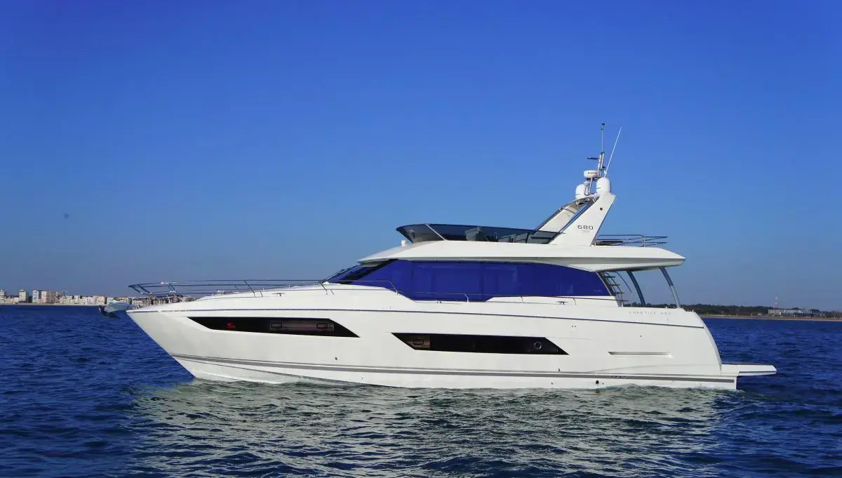 Azimut 680