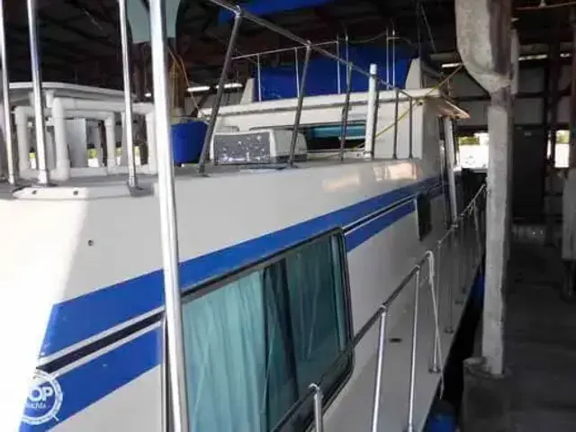 Harbor Master 43 Houseboat