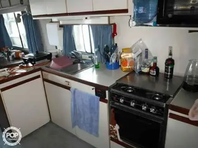 Harbor Master 43 Houseboat