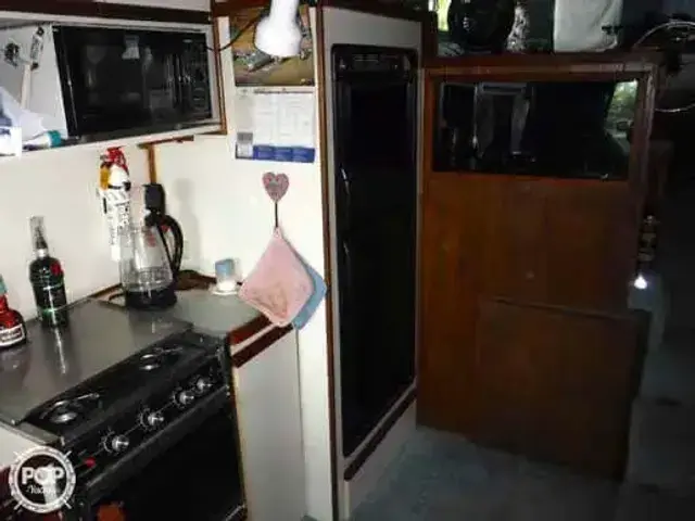 Harbor Master 43 Houseboat