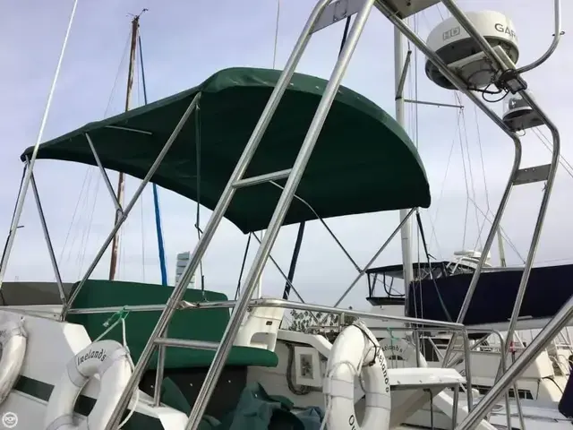 Luhrs 320 Flybridge Convertible