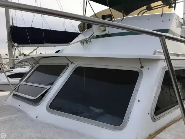 Luhrs 320 Flybridge Convertible