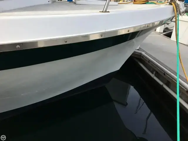 Luhrs 320 Flybridge Convertible