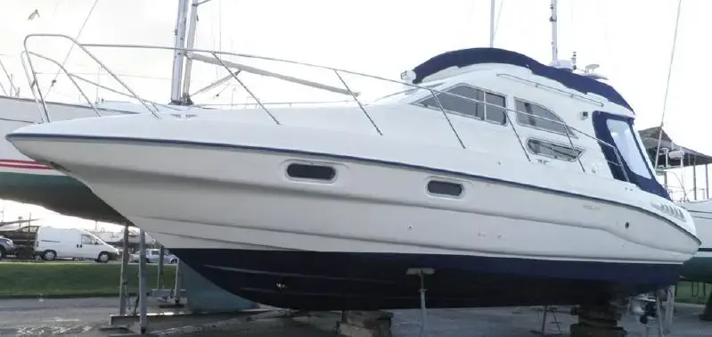 Ferretti Yachts 330 Statesman