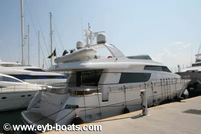 Ferretti Yachts 72