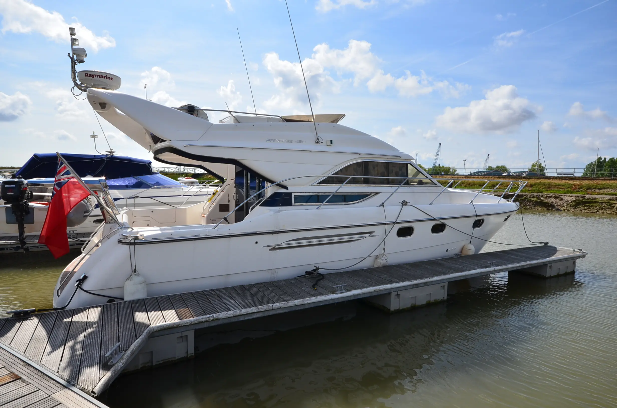 Ferretti Yachts 420