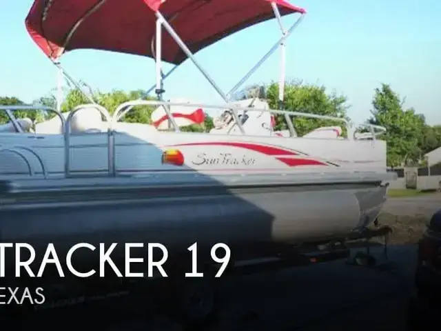 Sun Tracker 18 Signature Bass Buggy