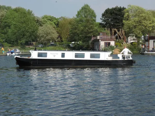 Narrowboat Hancock and Lane