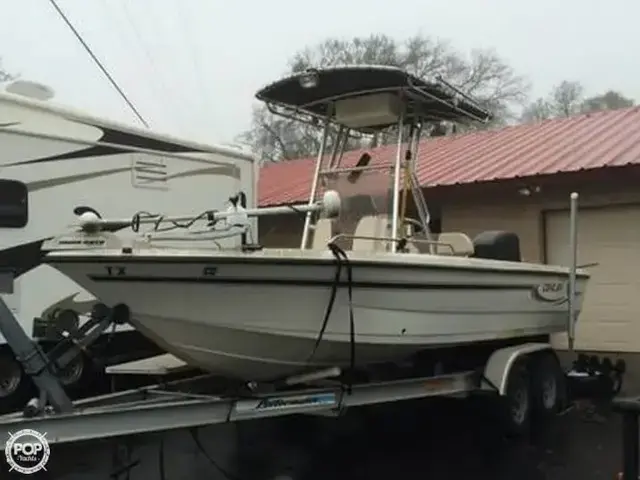 Century 2101 CC Bay Boat