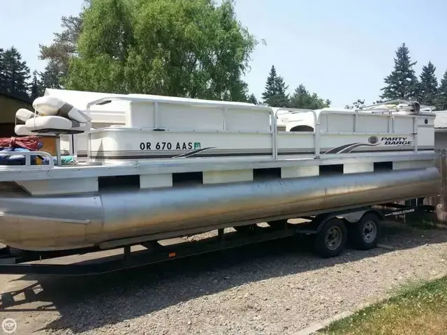 Tracker 240 Party Barge