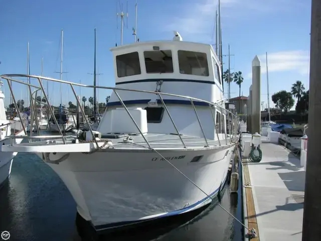 Luhrs 38 Flybridge Sedan