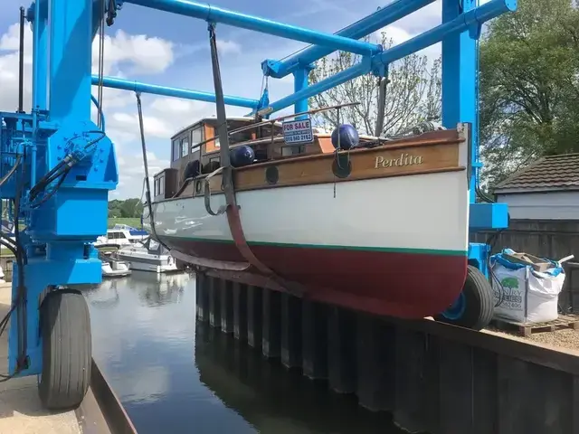 Taylor and Bates Perdita- A traditional wooden Thames Cruiser