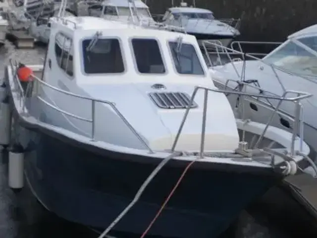 INTERCEPTOR 33 (Extended Wheelhouse)