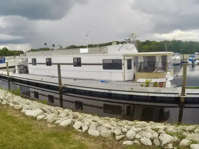 Lazy Days Houseboat