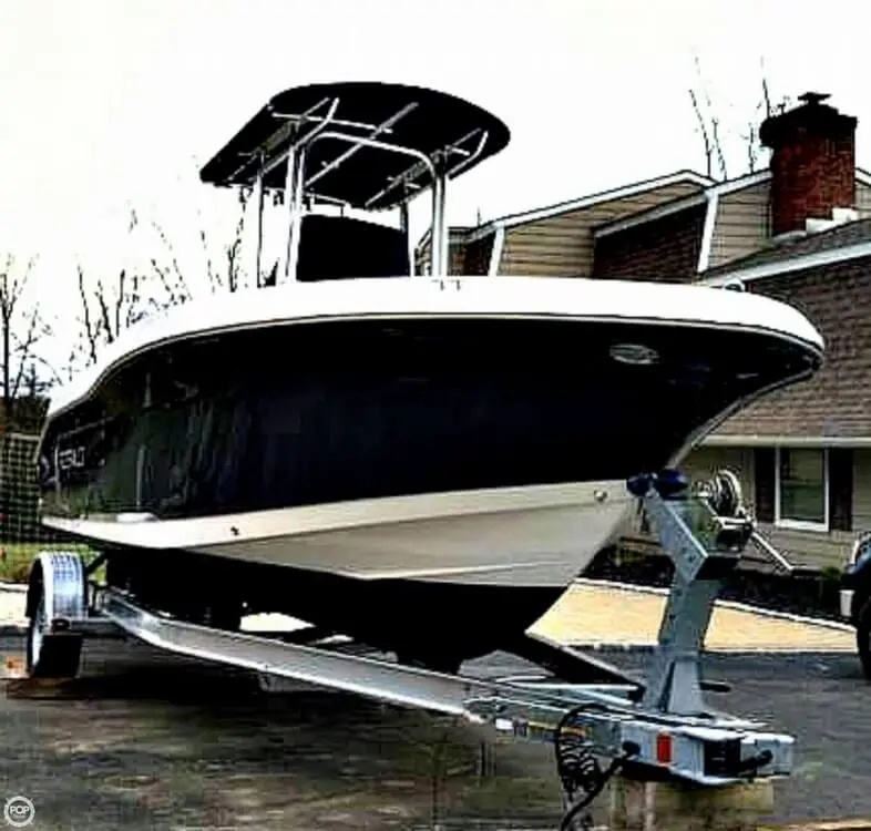 Robalo R200