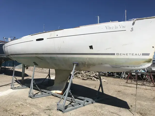 Beneteau Oceanis 37 (Water damaged)