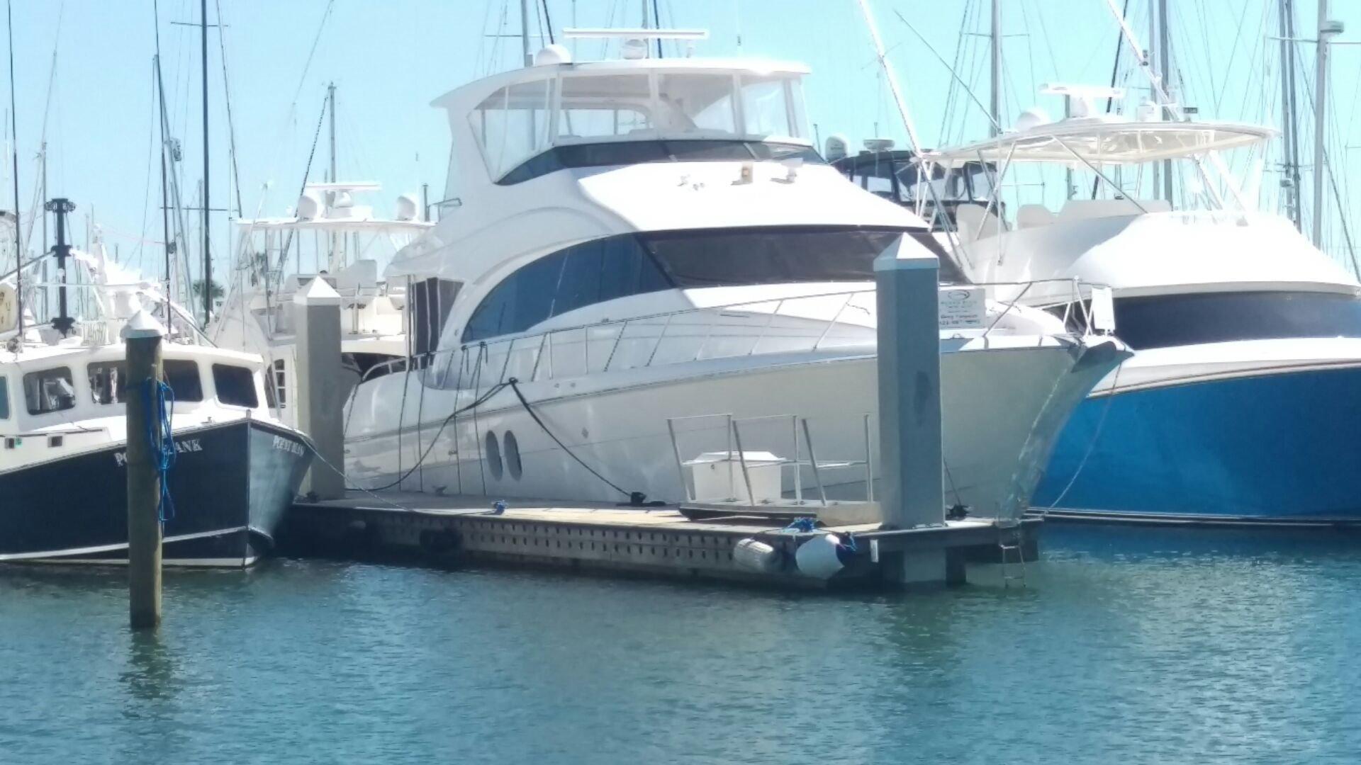 Hatteras 60 Motor Yacht