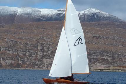 Classic boats Uffa Fox Flying 10