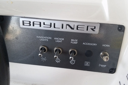 Bayliner Element XL 18