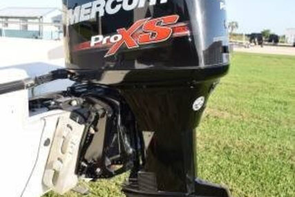 Sea Pro V2100 CC Bay Series