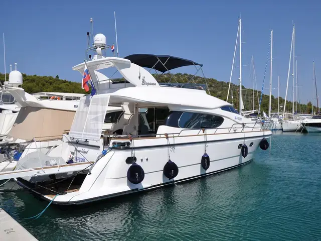 Elegance Yachts 54