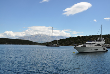 Elegance Yachts 54