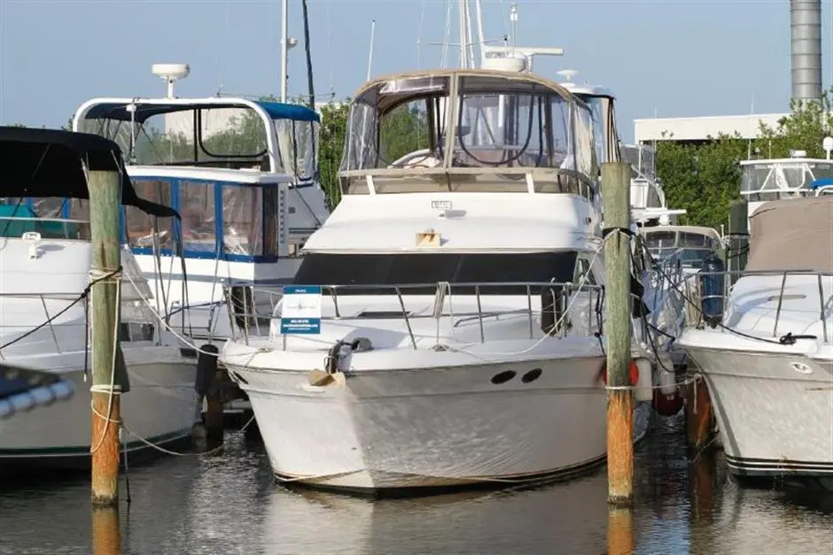 Bayliner 400 Sedan Bridge