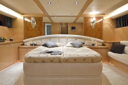 Elegance Yachts 62