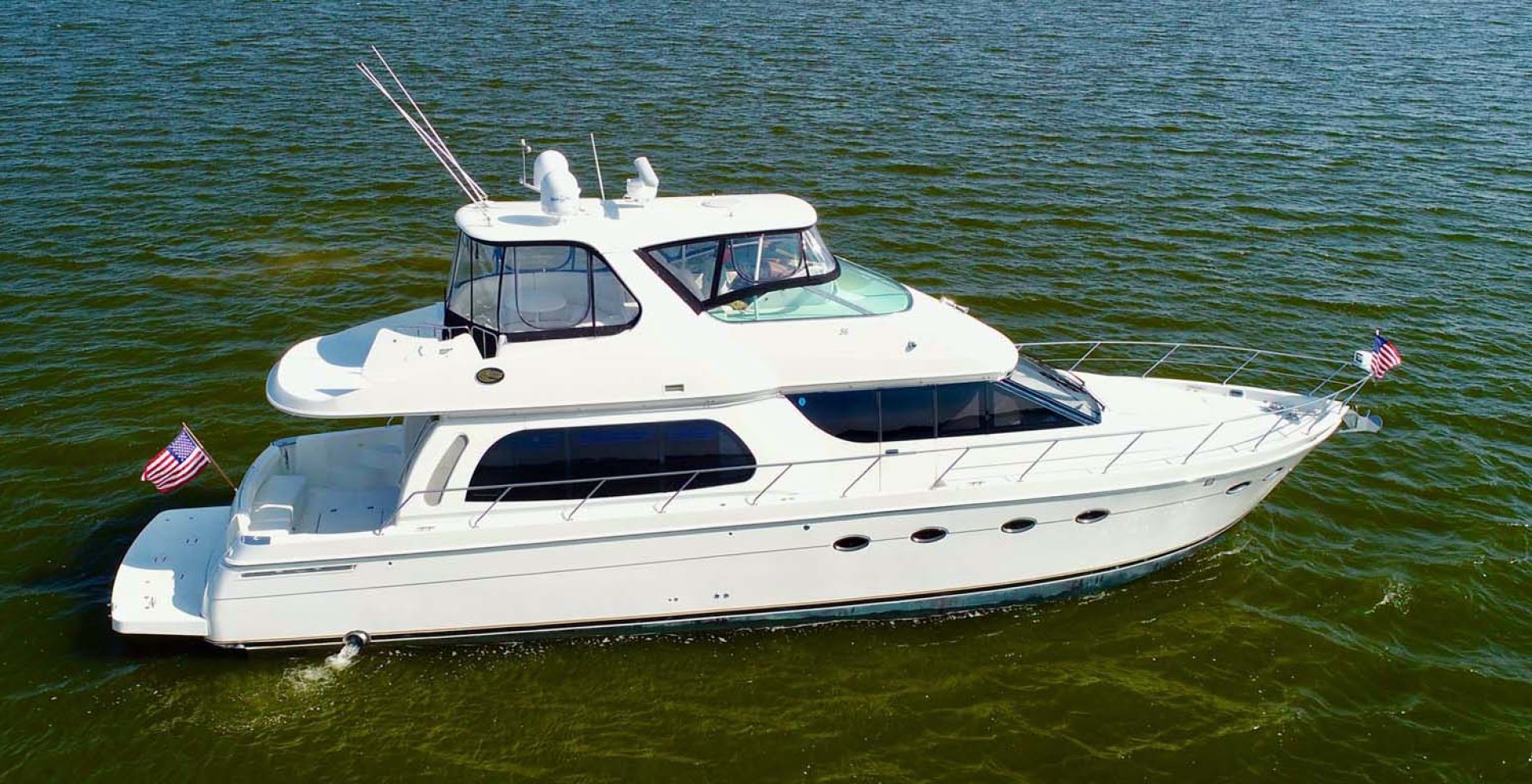 Carver 560 Voyager