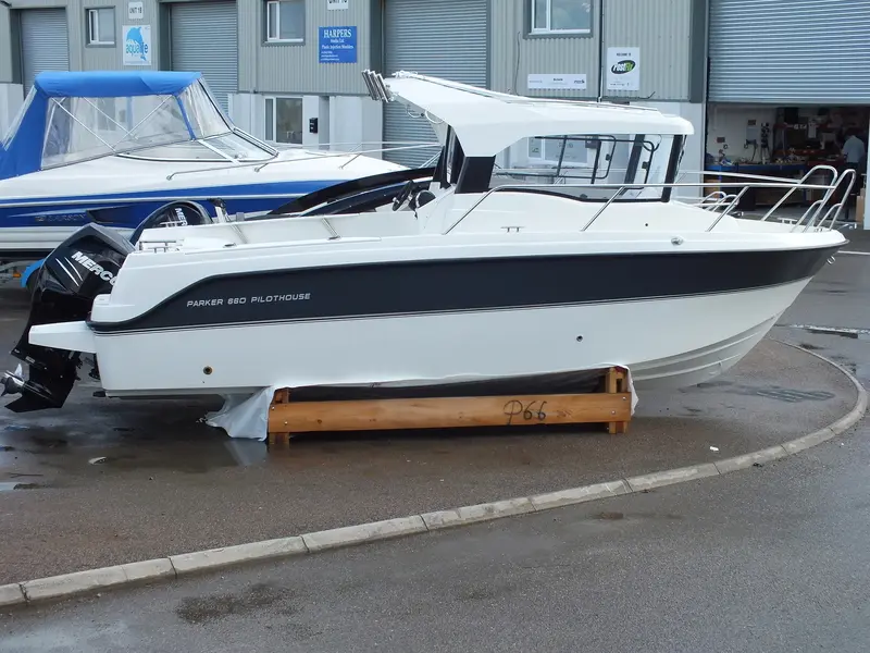 Parker 660 Pilothouse