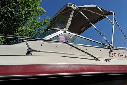 Rinker 230 Festiva