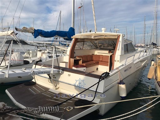 Ferretti Yachts Altura 38