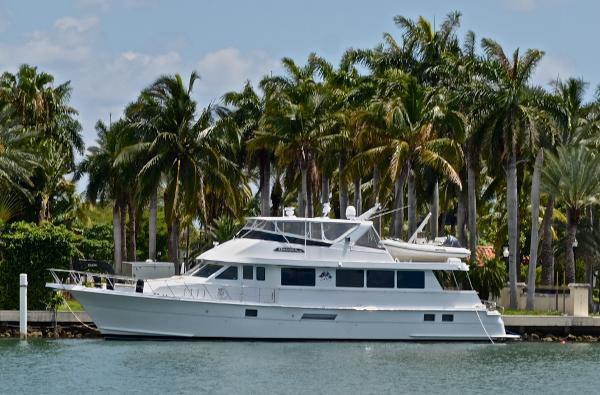 Hatteras 74 Sport Deck Motor Yacht