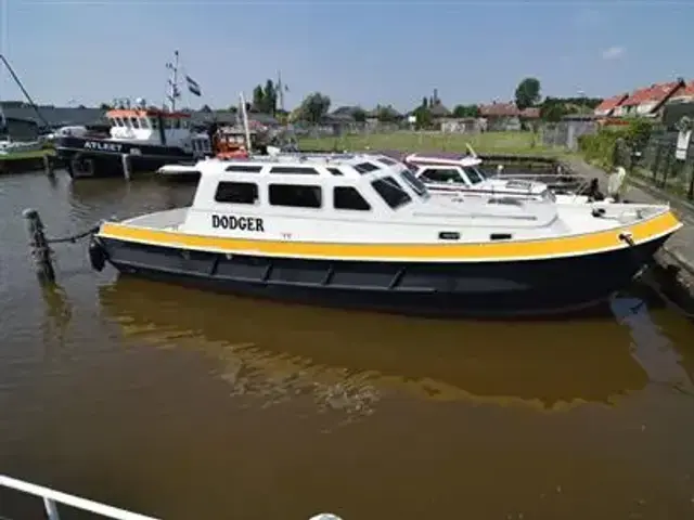 Dutch Tender 32 Pilot