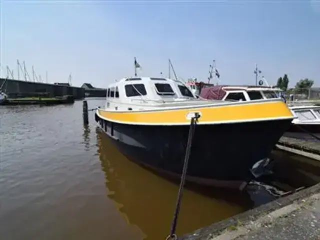 Dutch Tender 32 Pilot