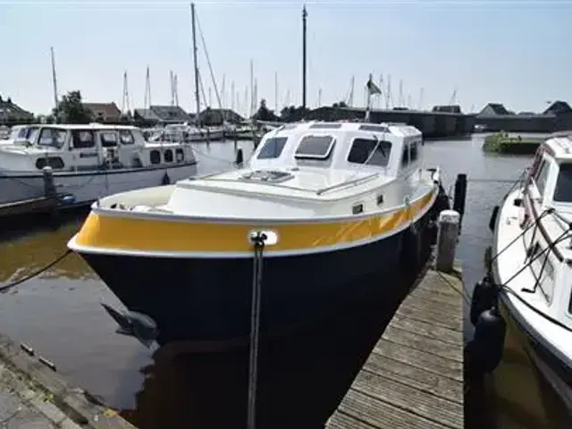 Dutch Tender 32 Pilot