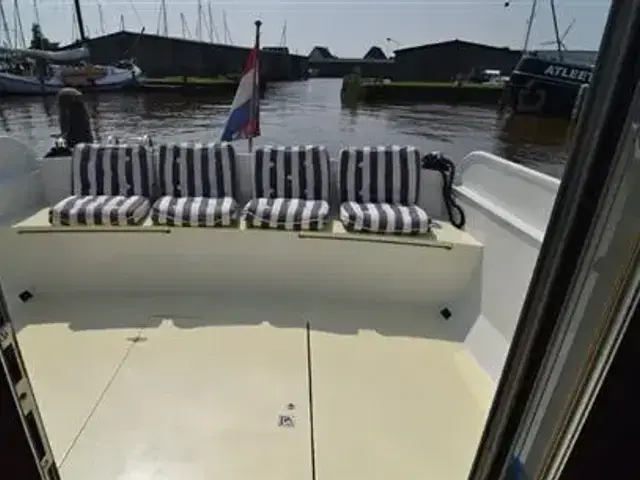 Dutch Tender 32 Pilot