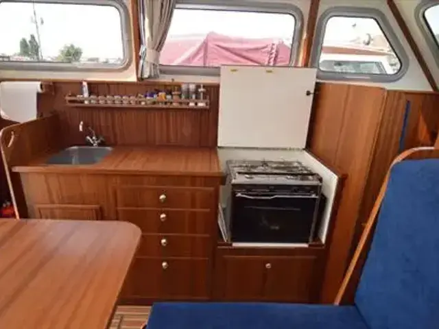 Dutch Tender 32 Pilot